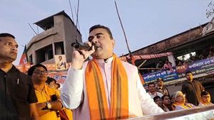 শিক্ষাগত যোগ্যতা নিয়ে কটাক্ষ! শুভেন্দু অধিকারীকে আইনি নোটিস পাঠাচ্ছেন অখিল গিরির ছেলে