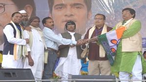 শুভেন্দুর নন্দীগ্রামে ভাঙন বিজেপিতে! অভিষেকের মঞ্চে এসে যোগ দিলেন তৃণমূলে 