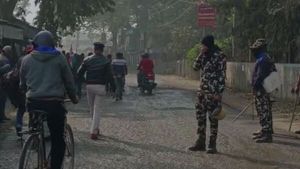 সমবায় নির্বাচনেও চলল গুলি, আক্রান্ত সংবাদ মাধ্যম! তৃণমূলের বিরুদ্ধে ভোটারদের বাধা দেওয়ার অভিযোগ 