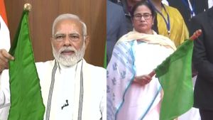 চাকা গড়াল বন্দে ভারত এক্সপ্রেসের, ফ্ল্যাগ অফ করলেন প্রধানমন্ত্রী মোদী-মুখ্যমন্ত্রী মমতা বন্দ্যোপাধ্যায়