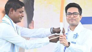 Abhishek at Ranaghat: বিজেপি গড়ে দাঁড়িয়ে ক্ষমা চাইলেন অভিষেক! কিন্তু কেন...? 