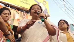 গুন্ডির বদলা কুমড়ো পটাশ! শুভেন্দুকে লোডশেডিং বিধায়ক তকমায় বিঁধলেন অসীমা