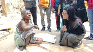 গরমকালে আরামদায়ক কাঁচা ঘর! তৃণমূল সাংসদ মহুয়া মৈত্রের মন্তব্যে ফের বিতর্ক