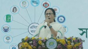 পুরুলিয়ার কোটা একজন পকেটে পুরেছিলেন, আদালতকে দু’পায়ে প্রণাম জানালেন মমতা 
