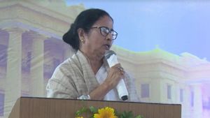 মানুষ না চাইলে মা-মাটি-মানুষের সরকার থাকবে না, দলকে সাবধান করে দিলেন মমতা
