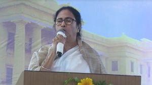 বদলা নেব না, তবে বদল আমি করবই! নবাব-গড়ে দাঁড়িয়ে ২০২৪-এর শপথ মমতার