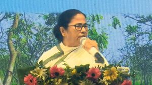 Mamata Banerjee: সাধারণের পাহারাদার মমতাই! উত্তরবঙ্গ থেকে ফের কেন্দ্রীয় বঞ্চনার অভিযোগে সরব মুখ্যমন্ত্রী 