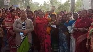 ১০০ দিনের কাজের টাকা কেন মিলছে না! কেন্দ্রীয় দলের গাড়ি আটকে বিক্ষোভ-উত্তেজনা 