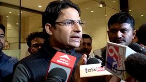 পাহাড়ে অনুন্নয়নের জন্য দায়ী তৃণমূলই! জোশীমঠ প্রসঙ্গ টেনে মমতাকে নিশানা বিজেপি সাংসদের 