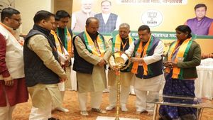 Suvendu Adhikari:হাতিয়ার জনসংযোগ! কংগ্রেসকে হারিয়ে বাংলায় বামেদের ক্ষমতায় আসার প্রসঙ্গ শুভেন্দু অধিকারীর মুখে