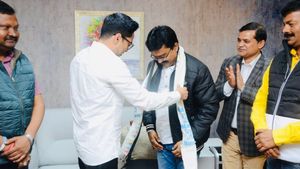 বিজেপির শক্ত ঘাঁটিই কি নড়বড়ে হয়ে গেল ২৪-এর আগে, ক্ষোভের আঁচ বিধায়কের দলবদলে 
