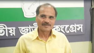 মমতা বন্দ্যোপাধ্যায় প্রতিহিংসার রাজনীতি করছেন, সাগরদিঘি নির্বাচনের আগে তোপ অধীরের