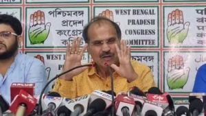 বাংলায় কোনোদিন ৩৫৫ হবে না, অভিনব ব্যাখ্যায় দুই ‘৪২০’-এর উল্লেখ করলেন অধীর