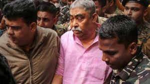 মাসে বেতন ১০০০ টাকা, কেষ্টর পরিচারকের অ্যাকাউন্টে ১৫ লক্ষ টাকার হদিশ