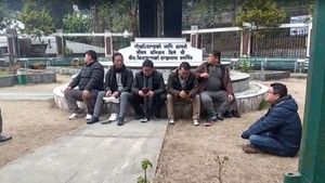 বাংলা ভাগের দাবি, পাহাড়ে বনধের ডাক বিনয় তামাংয়ের
