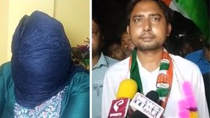 'কলকাতার একাধিক হোটেলে নিয়ে গিয়েছে' কংগ্রেস প্রার্থীর বিরুদ্ধে বিস্ফোরক অভিযোগ মহিলার 