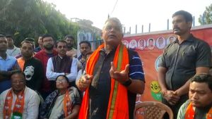 মন্ত্রীরও কোনো সুরক্ষা নেই বাংলায়! নিশীথ-কাণ্ডে ৩৫৬ জারি করার দাবি দিলীপের