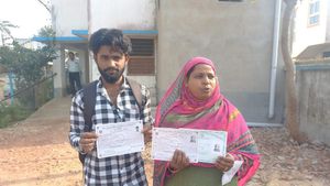 প্রেরণা মেয়ের MA পাস হওয়া! 'দৃষ্টান্ত স্থাপন' মাধ্যমিক পরীক্ষার্থী মা ও দাদার 