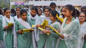 মাধ্যমিক পরীক্ষার শুরুর দিনেই পাহাড়ে বনধ, পরীক্ষার্থীদের নিরাপত্তার প্রতিশ্রুতি পর্ষদের