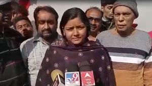 একটার পর একটা ঘোমটা খুলে যাচ্ছে, অভিষেকের নতুন চাল নিয়ে তোপ মীনাক্ষীর 