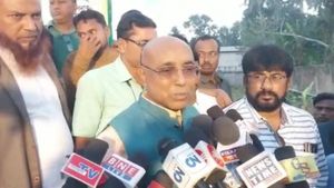 খাদ্যমন্ত্রী রথীন ঘোষের 'হুল' হুঁশিয়ারি! পাল্টা দিল সিপিআইএম ও বিজেপি