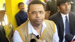 তৃণমূল নেতা কুন্তলের সঙ্গে কী সম্পর্ক সায়নীর! কুরুচিকর মন্তব্যে বিস্ফোরক সৌমিত্র