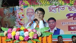 চাকরির জন্য টাকা নিয়ে থাকলে কলার ধরে আদায় করুন, পরামর্শ শিক্ষা প্রতিমন্ত্রী সুভাষ সরকারের