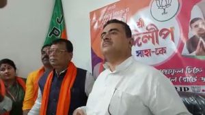 মুর্শিদাবাদে তৃণমূল তৃতীয় স্থান পাবে, ওসি-অপসারণের পর এসপি-ডিএমকে নিয়ে কড়া বার্তা শুভেন্দুর