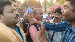 ‘দিদির সুরক্ষা কবচ’ কর্মসূচিতে গিয়ে তাড়া খেলেন বিধায়ক! ক্ষোভের আগুন অধীর-গড়ে