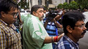 অনুব্রতকে নীলকন্ঠ শিবের সঙ্গে তুলনা তৃণমূল নেতার! সাবধান করল বিজেপি 