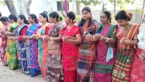 বাঁকুড়ায় শুরু বাহা বঙ্গা বাহা পরব! শাল আর মহুয়া ফুল দিয়ে পুজো মারাংবুরুকে 