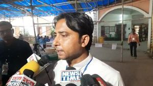 সাগরদিঘিতে হাড্ডাহাড্ডি লড়াই!  শুরু থেকে এগিয়ে বাম-কংগ্রেস প্রার্থী বায়রন বিশ্বাস 