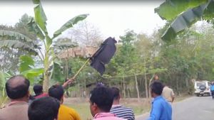 বিজেপির বুথ স্বশক্তিকরণ কর্মসূচি ঘিরে উত্তেজনা, বিজেপি বিধায়ককে কালো পতকা-গো ব্যাক স্লোগান