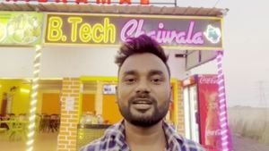 কাজ কেড়েছিল করোনা-লকডাউন! বর্তমানে বিখ্যাত অন্ডালের বি-টেক চাওয়ালা  