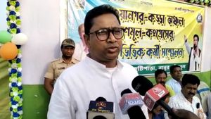 কেষ্টর ফর্মুলাতেই ভোট! অনুব্রতর কোনও ক্ষতি হলেও ফল ভুগতে হবে BJPকে, হুঁশিয়ারি তৃণমূলের প্রাক্তন বিধায়কের