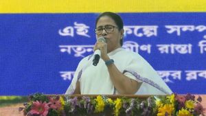 পঞ্চায়েতের আগে ভিত গাঁথলেন মমতা, গ্রামে গ্রামে শুরু ১২ হাজার কিলোমিটার রাস্তার নির্মাণ