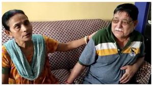 আদালতের নির্দেশে চাকরি গিয়েছে ছেলের! দল আর  মমতা দিদির সরকারকে দুষলেন ভেঙে পড়া তৃণমূল নেতা 