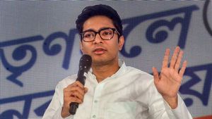 অভিষেকের সফরের মাঝেই বড় ধাক্কা! রাতারাতি তৃণমূল ছাড়লেন একাধিক নেতা