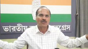 তৃণমূল নেতাদের জন্য আরও জেলখানা তৈরির দরকার, কেন একথা বললেন অধীর