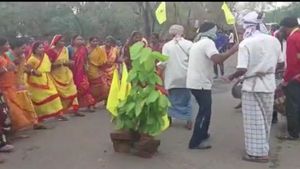 ৭৩ বছরের যন্ত্রণা থেকে মুক্তি চাই! পঞ্চায়েতের আগে শাসকের চাপ বাড়াচ্ছে কুর্মিরা 