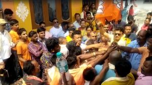তৃণমূলে ভাঙন ধরছে পঞ্চায়েত নির্বাচনের মুখে, অভিষেকের সভার পরই বিজেপিতে যোগদান 