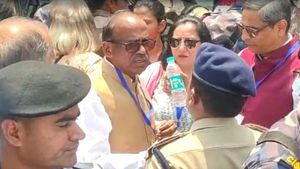 কী লুকোচ্ছে সরকার? রিষড়ায় ঢুতে বাধা দেওয়ায় প্রশ্ন কেন্দ্রের ফ্যাক্ট ফাইন্ডিং টিমের