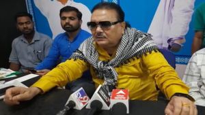 শুভেন্দুর নন্দীগ্রামে বিপাকে তৃণমূল! ভরা সভায় ব্লক সভাপতিকে নিশানা, কী সাফাই মদনের