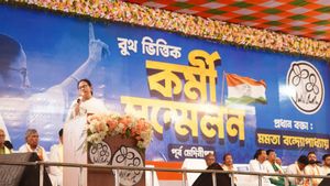 বিজেপির কথায় নির্দল হয়ে দাঁড়িয়ে যাবেন না! কর্মীদের কড়া বার্তা তৃণমূল সুপ্রিমোর 