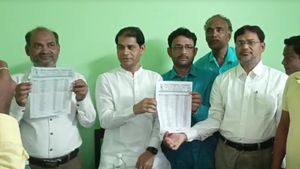 বিধায়ক ও জেলা সভাপতির দ্বন্দ্ব! মুর্শিদাবাদের একই অঞ্চলে তৃণমূলের দুই সভাপতি নিয়ে শোরগোল 