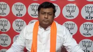 তৃণমূলের গুন্ডারা বাস ভাঙচুর করেছে, বনধ স্বতোঃস্ফূর্ত দাবি করে পাল্টা অভিযোগ সুকান্তর