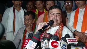 'আপনি ঘরের লক্ষীকে চোর সাজিয়েছেন', অভিষেককে নজিরবিহীন আক্রমণ শুভেন্দুর 