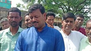 তৃণমূল বিধায়ক দুয়ারে সরকার পরিদর্শনে আসতেই চোর চোর স্লোগান, উত্তেজনা