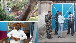 বিধায়কের বাড়িতে ৩৪০০ প্রার্থীর তথ্য! জঙ্গল থেকে মিলল একের পর চেন আটকানো ব্যাগ