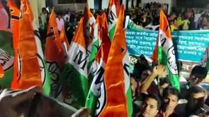 নিজের বিধানসভা কেন্দ্রেই ‘ব্রাত্য’ মন্ত্রী স্বয়ং! নির্বাচনের প্রাক্কালে তৃণমূলে বাড়ছে বেসুরো